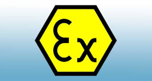 Normativas ATEX y RoHS garantizando su uso seguro en zonas clasificadas como peligrosas (Zonas 1, 2, 21 y 22).
Con un grado de protección IP66 asegura su resistencia al agua y al polvo, lo que la hace ideal para su instalación tanto en interiores como en exteriores, incluso en condiciones climáticas extremas. Además, su amplio rango de temperatura de trabajo (-25°C a +45°C ) permite su uso en entornos exigentes.