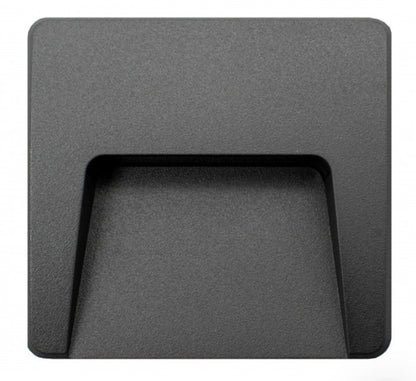 Baliza Exterior LED 3W Superficie Pared Cuadrada. Solución de iluminación arquitectónica diseñada para realzar zonas de paso, accesos y fachadas en proyectos residenciales y profesionales. Su montaje en superficie elimina la necesidad de realizar cortes en muros, ofreciendo una instalación más sencilla y limpia