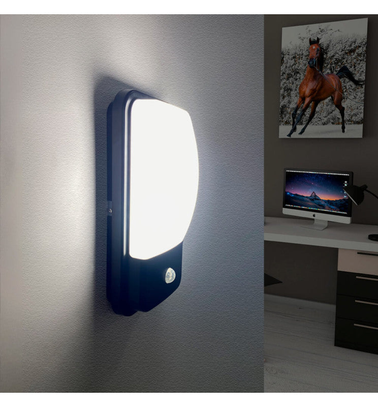 Aplique de pared led 20w con sensor de movimiento PIR . Apto para interior o exterior, con protección IP65. 