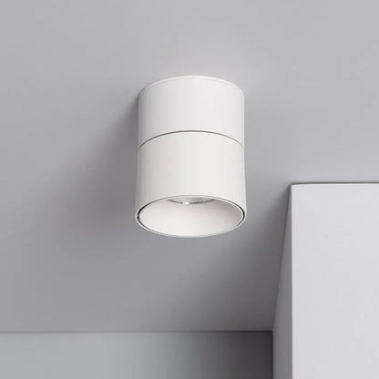 Aplique techo circular led 15w de Aluminio, se puede inclinar hasta 90º para enfocar el haz de luz adecuando la iluminación al ambiente que deseemos crear y puede rotar sobre sí mismo hasta 360º haciéndolo un aplique muy versátil ya que se puede instalar tanto en techo como en pared.