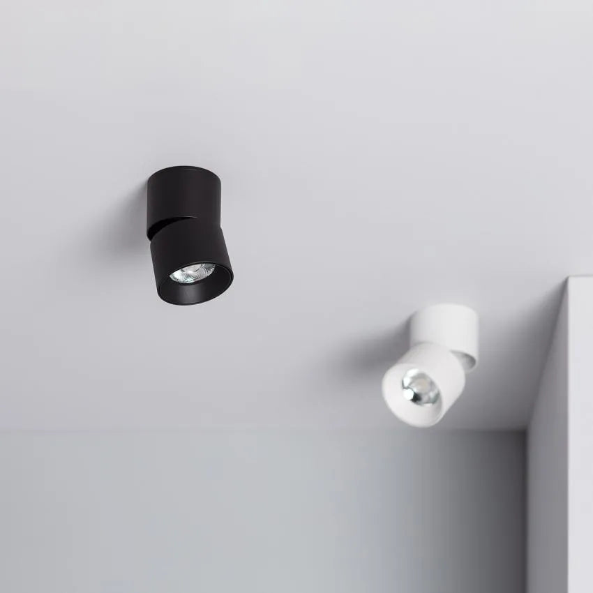 Aplique de techo tubular de aluminio de 7w que se puede inclinar hasta 90º para enfocar el haz de luz adecuando la iluminación al ambiente que deseemos crear. También puede rotar sobre sí mismo hasta 360º haciéndolo un aplique muy versátil ya que se puede instalar tanto en techo como en pared.