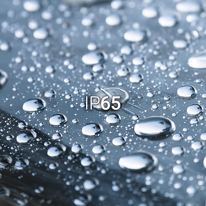 Baliza sobremuro exterior con base para una bombilla de casquillo E27. Está fabricado en aluminio y policarbonato con acabado en color negro. Esta baliza consta de un portalámparas con un casquillo E27 para poder optar por diferentes tipos de bombilla. 