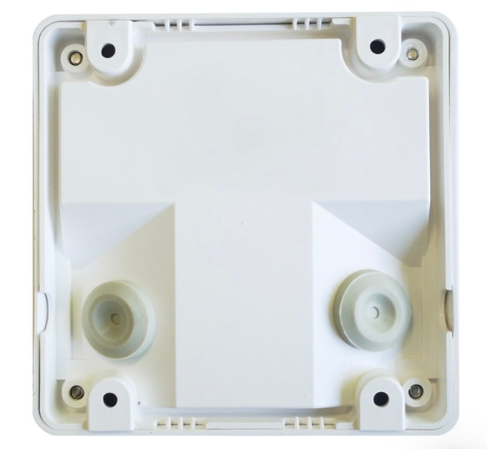 Baliza Exterior LED 3W Superficie Pared Cuadrada. Solución de iluminación arquitectónica diseñada para realzar zonas de paso, accesos y fachadas en proyectos residenciales y profesionales. Su montaje en superficie elimina la necesidad de realizar cortes en muros, ofreciendo una instalación más sencilla y limpia