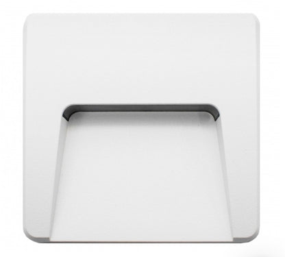 Baliza Exterior LED 3W Superficie Pared Cuadrada. Solución de iluminación arquitectónica diseñada para realzar zonas de paso, accesos y fachadas en proyectos residenciales y profesionales. Su montaje en superficie elimina la necesidad de realizar cortes en muros, ofreciendo una instalación más sencilla y limpia