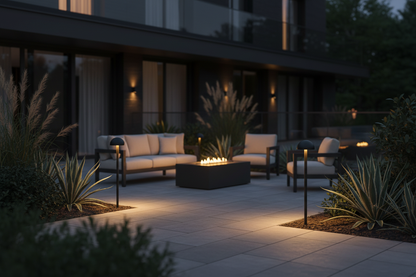 Balizas LED Iluminando Terraza de Noche