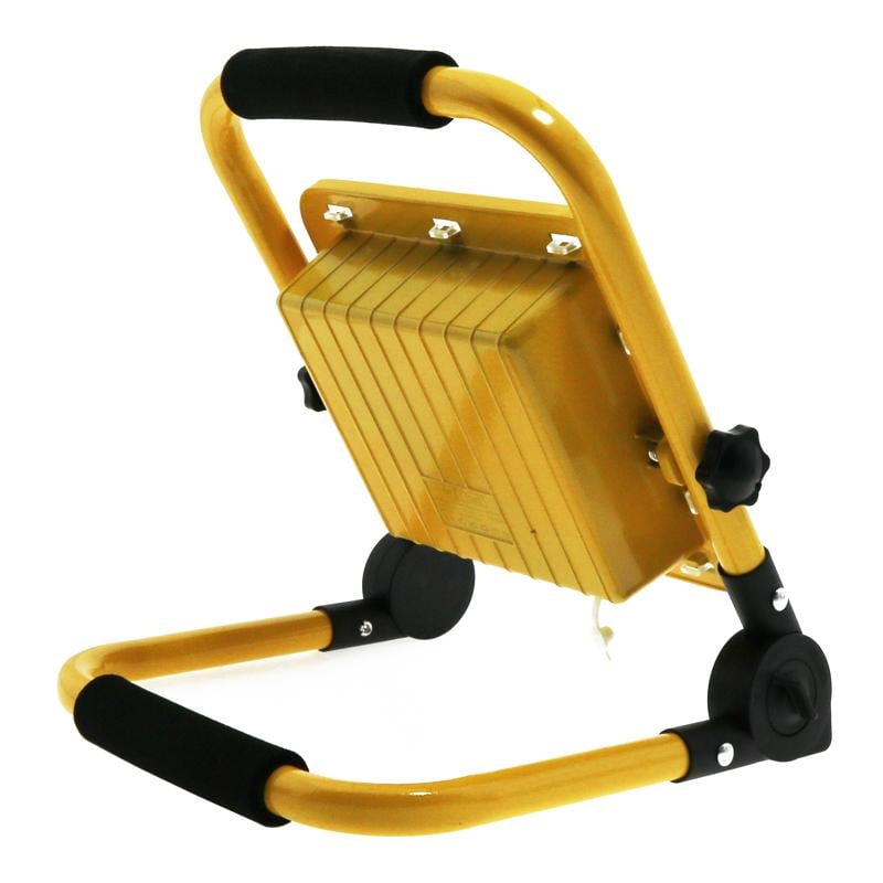El foco proyector LED con batería portátil es ideal para poder realizar todo tipo de trabajos sin electricidad.
Dispone de una batería de litio de 3.2V 12000mAH, tiene una autonomía de 4-8 horas. Tiempo de carga 8H
Incluye un soporte, cargador para el coche y un cargador para la red eléctrica.
El proyector con batería es IP65 con lo que es ideal para zonas de exterior.
Incluye control remoto para encender y apagar, regular la intensidad o programar el tiempo de encendido