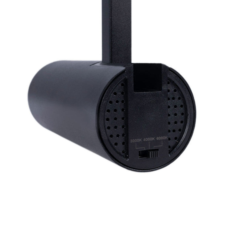 Proyector de carril LED de 10w de alta calidad que destaca por su diseño compacto y su sistema de driver incorporado. Sistema CCT que permite ajustar la temperatura del color en tres tonos luz cálida (3000K), luz neutra (4000K) o luz fría (6500K), mediante un switch incorporado. Es totalmente orientable con un ángulo de luz de 38º,  es ideal para iluminar tiendas, restaurantes y comercios ... etc.