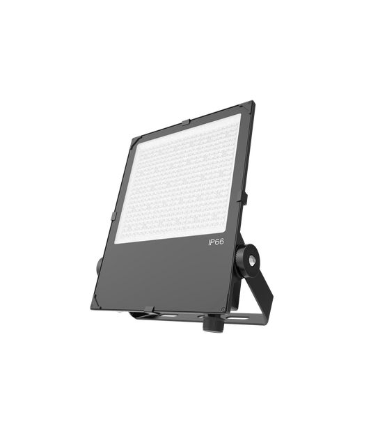  Proyector LED Exterior Profesional es una solución de iluminación suoer eficiente. Equipado con chip LED LUMILEDS de 150 lúmenes/w y un driver de alta calidad que permite ajustar su potencia entre 200w, 160w y 120w. Cuenta con un selector de temperatura CCT que permite elegir entre 3000K, 4000K y 6000K, proporcionando una iluminación adaptable a cualquier entorno. hasta 30.000 lúmenes. 