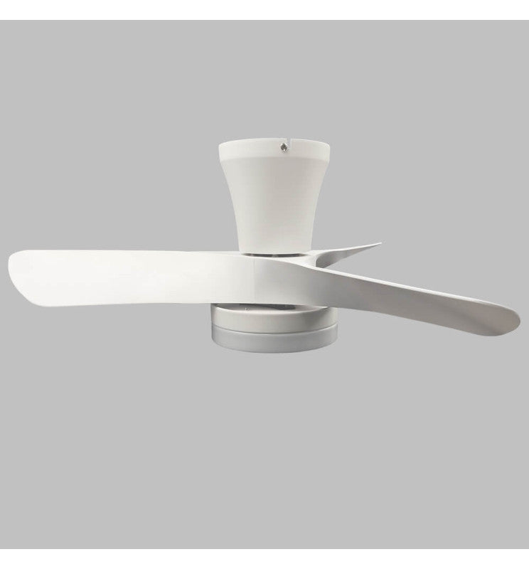 Ventilador de techo minimalista blanco con luz